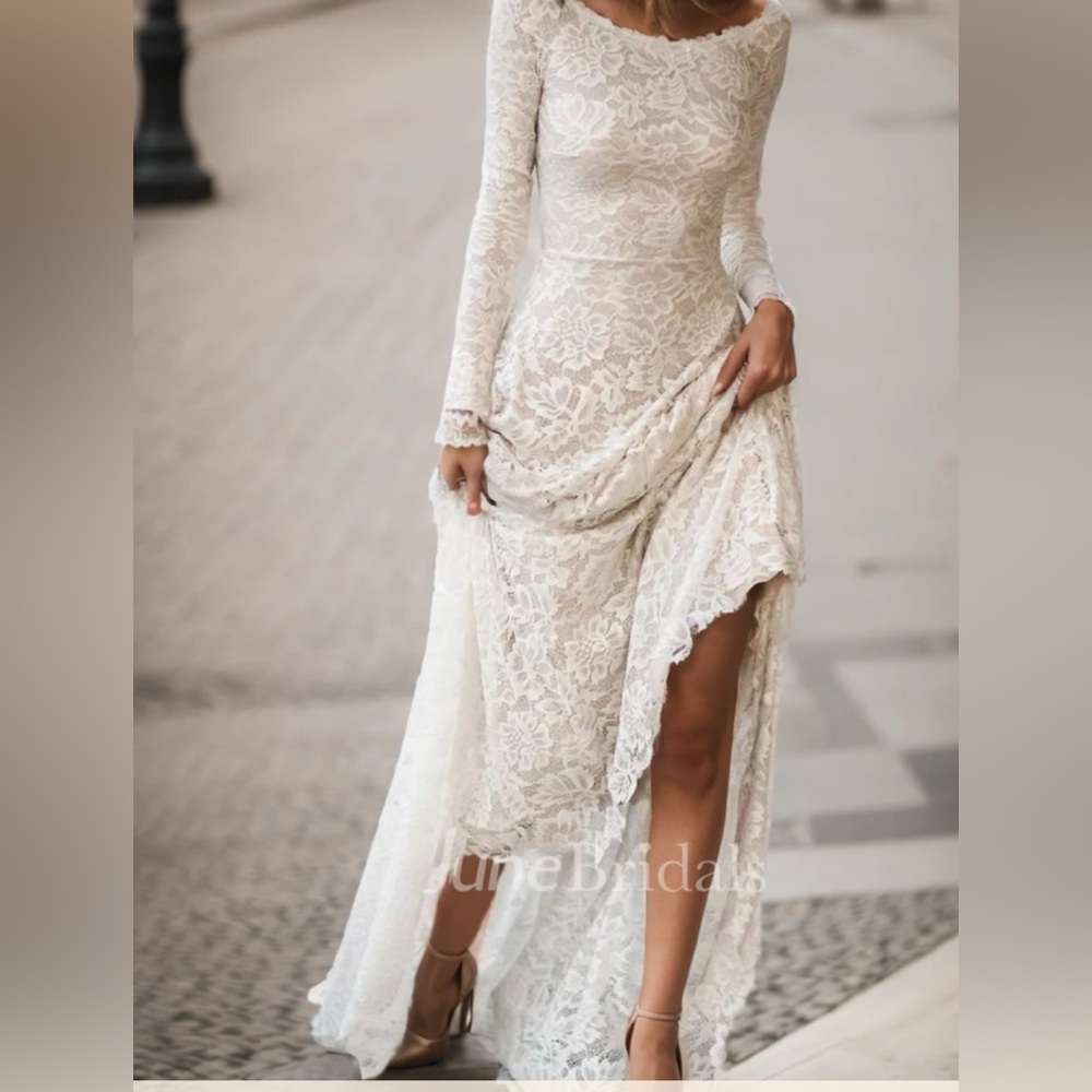Elegant Lace Wedding Dress in Cream